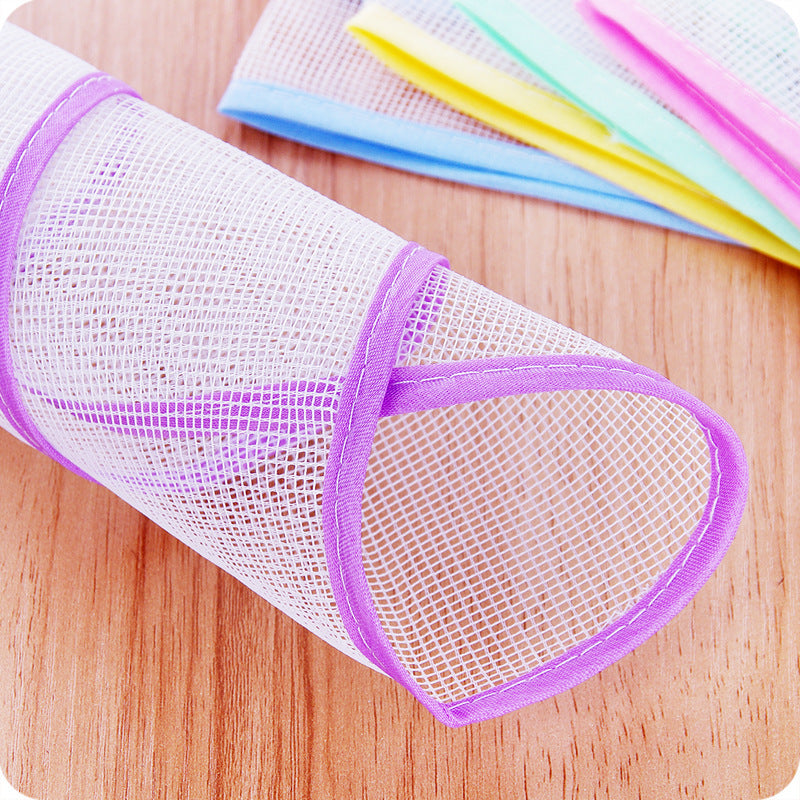 Mesh ironing pad to protect the protective clothing board