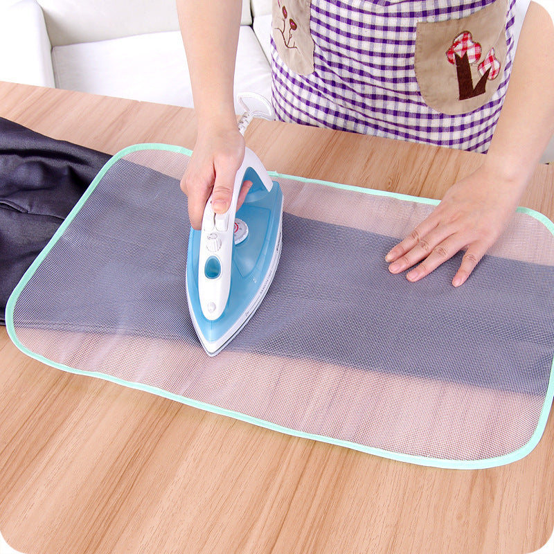 Mesh ironing pad to protect the protective clothing board