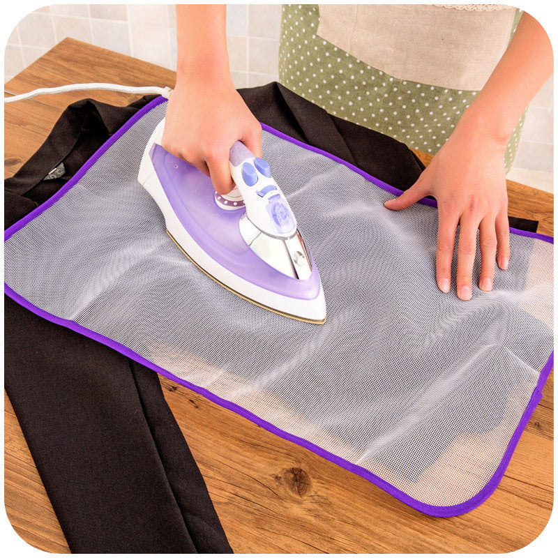 Mesh ironing pad to protect the protective clothing board